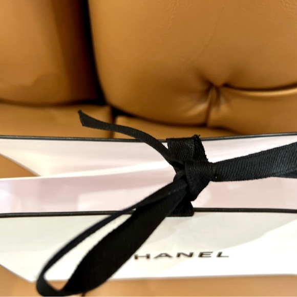 Brand New!Limited Edition CHANEL Origami Bag (Medium) - Picture 2 of 6